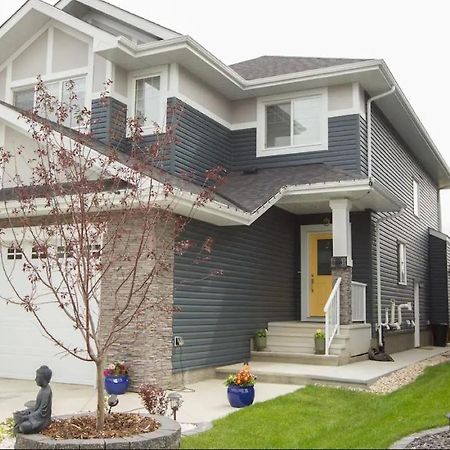 Modern Executive Suite I Complimentary Netflix & Parking! Edmonton Exterior foto