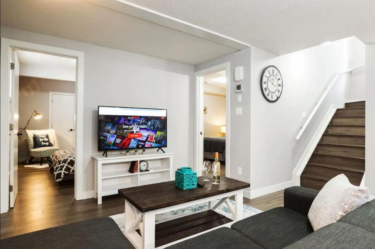 Modern Executive Suite I Complimentary Netflix & Parking! Edmonton Exterior foto