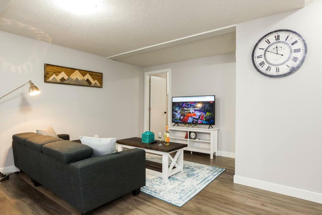 Modern Executive Suite I Complimentary Netflix & Parking! Edmonton Exterior foto