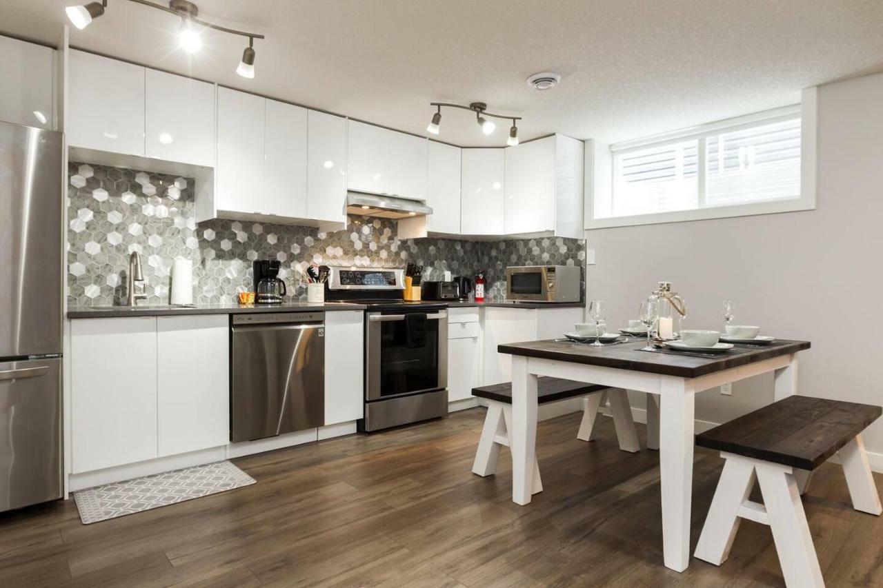 Modern Executive Suite I Complimentary Netflix & Parking! Edmonton Exterior foto
