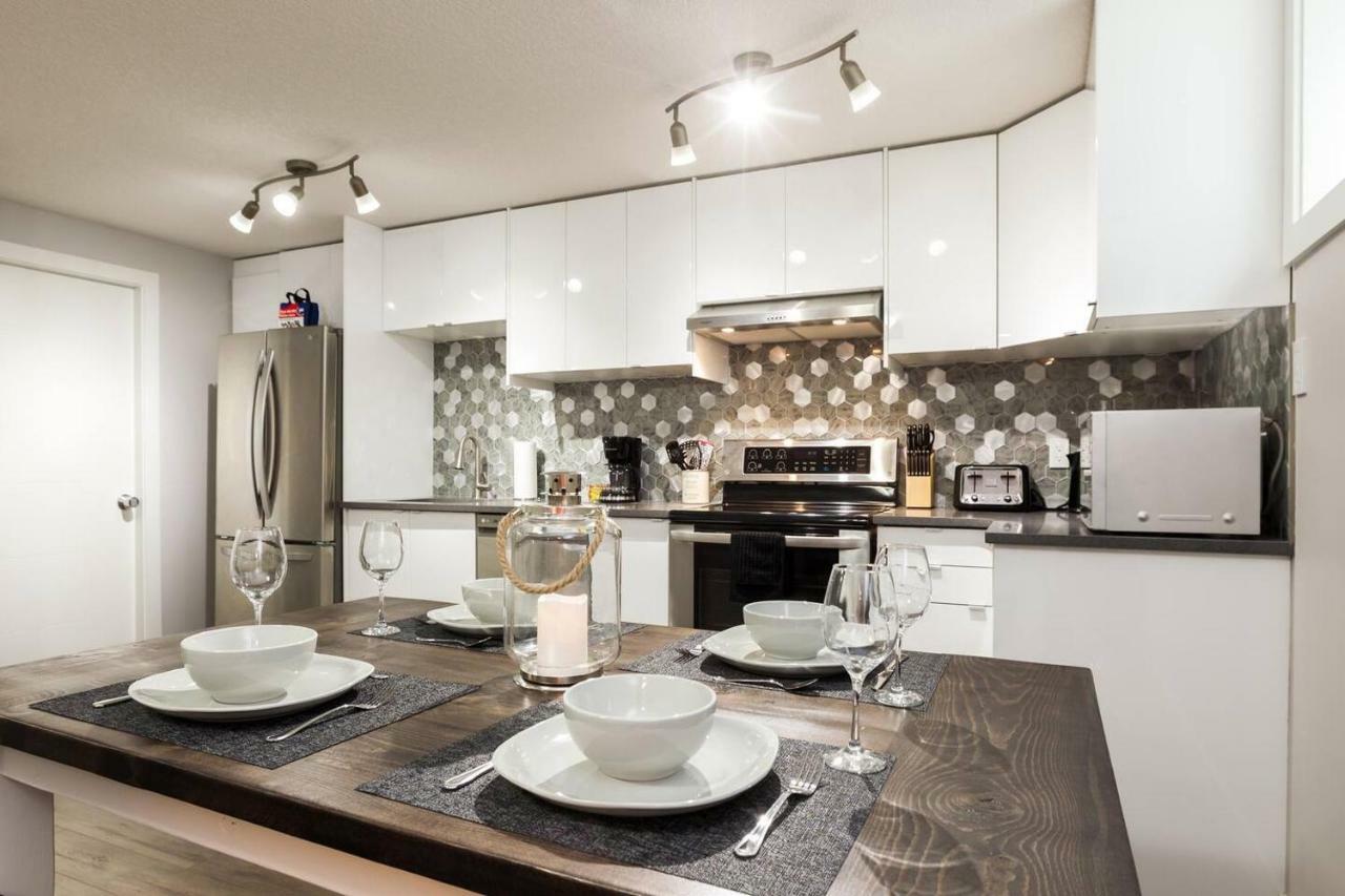 Modern Executive Suite I Complimentary Netflix & Parking! Edmonton Exterior foto