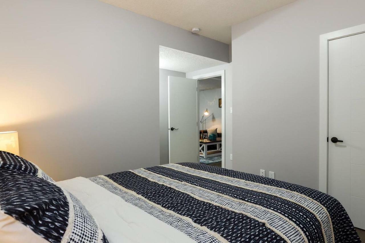 Modern Executive Suite I Complimentary Netflix & Parking! Edmonton Exterior foto