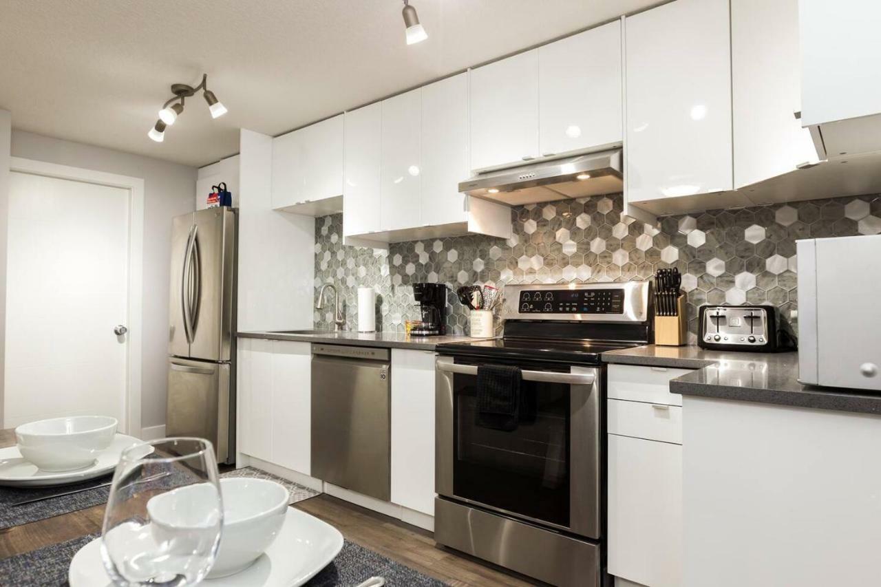 Modern Executive Suite I Complimentary Netflix & Parking! Edmonton Exterior foto