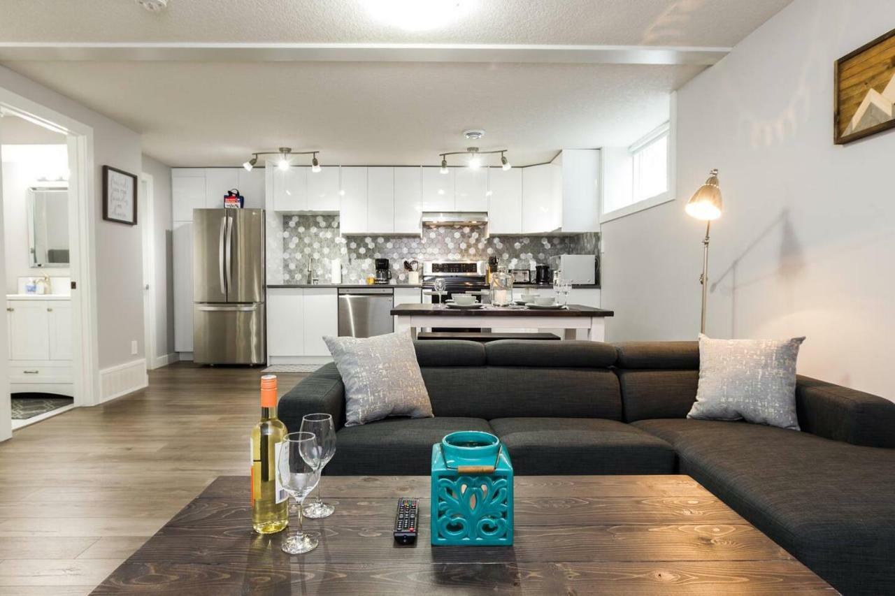 Modern Executive Suite I Complimentary Netflix & Parking! Edmonton Exterior foto